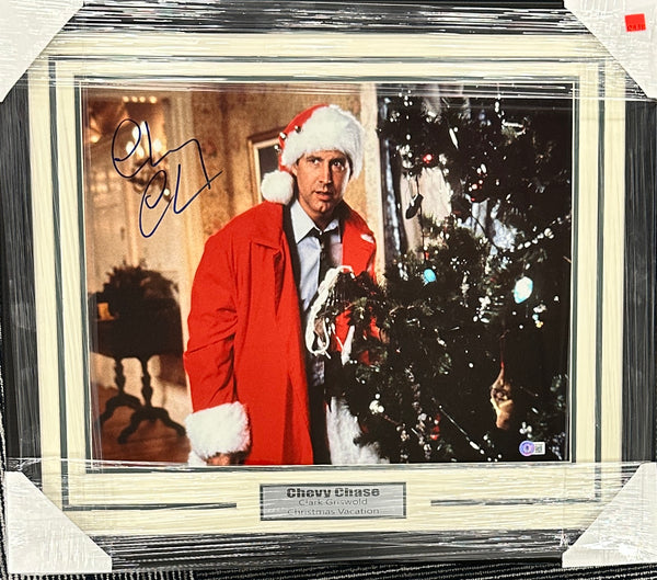 Chevy Chase Autographed 16x20 Photo