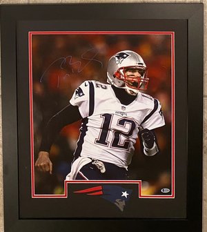 Tom Brady Autographed 16x20 Framed Photo Patriots